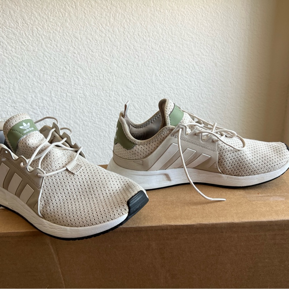 Adidas Sneakers size 9 - Picture 2 of 9
